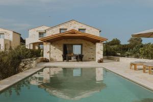 Superior Attic Villa With Private Pool Nsv Beach Preveza, Kanali