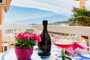 Casa Vacanze Marilyn with FREE PRIVATE PARKING, Taormina