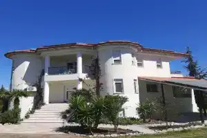 Bright New Garden Guest house, Hanioti