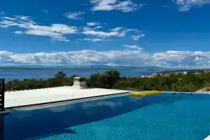 Villa V, Crikvenica