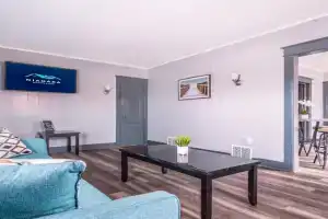 Spacious 6BR 2Bath Close the Falls Guest house, Niagara Falls