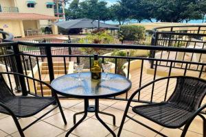 Within reach of the beach! Apartments, Townsville