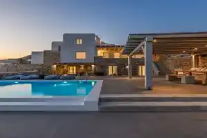 Villa Angelika/Pink Pelikan by the beach, Kalafatis