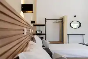 Celestial Studios, Kavos