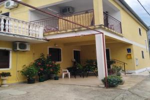 Milka Apartments, Starigrad