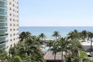 2Bed/2Bath, 4QueenBeds & OceanView at Tides Guest house, Hollywood