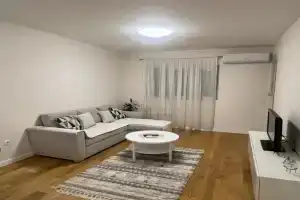 Cozy 1bd apartment Central point-GARAGE available 5e per day, Podgorica