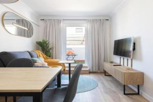 Lovely Attic With Terrace Apartments, Cornella de Llobregat