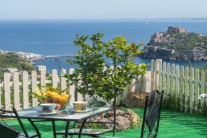La Finestra sul Castello Apartments, Ischia Town