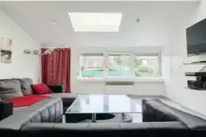 Spacieuse maison avec chambres et salle de bain privées en colocation à 10 min de Guest house, Lille