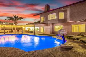 Solstice on Summit Family Retreat-Pool-Putt Grn-Sleeps 10 Guest house, Mesa