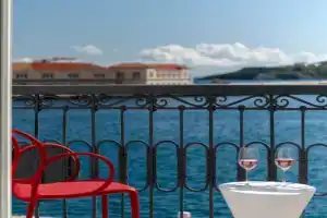 Skylight - 1873 Seafront Luxury Suites on the Harbor, City Center, Ermoupoli