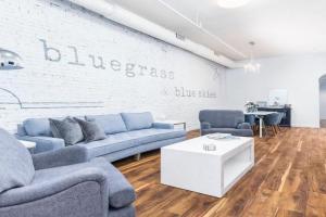 Lavish Blue Suite 5 with Hollyhock Apartments, Louisville