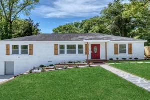 Comfy Home with Playground near Ft Benning! Guest house, Columbus