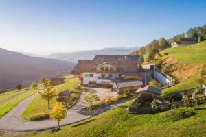 Pfeifhof Apartments, Sesto