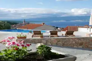 Visnja 1 - apartment with private pool and seaview, Verbenico