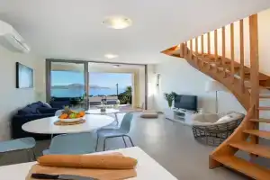 Ashlin seaside Luxury Apartment, Almirida