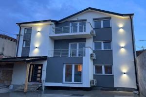 Apartman Milos - centar grada free parking, Vrane