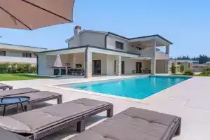 NEW! Luxury Villa Carlotte with 11m pool, Porec