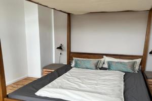 2 Zi Whg zentral, Altbau, renoviert 4P - Buchbar bis 08-25 Apartments, Hannover
