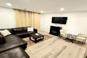 Niagara Escape Crib: 3km from NiagaraFalls Guest house, Niagara Falls