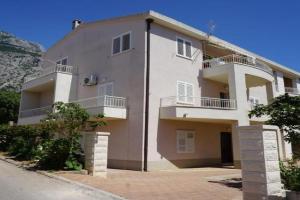 Apartments with parking space - 22758, Makarska
