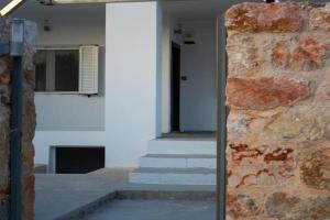 Ariadnis Spacious 3Bd home, 10 mins to Airport, Port, Beach Guest house, Artemida