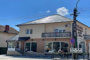 Sobe Sara Apartments, Chabats