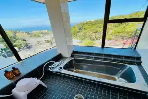 まるごと貸切別荘 全部屋海を眺める炭火BBQ 温水プール付き 白良浜車3分、千畳敷、三段壁徒歩圏 Guest house, Shirahama