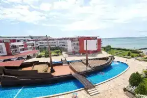 Privilidzh pervaya liniya Apartments, Elenite