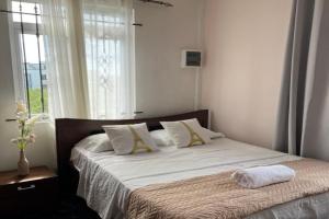 Cozy Apartment with Pool & 10 mins walk to Beach, Mont Choisy