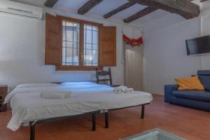 GuestHost - Central Apartment With Private Courtyard!, Bologna
