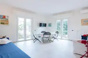 JOIVY Blissful Flat for 6, Close To The Beach Apartments, Santa Margherita Ligure