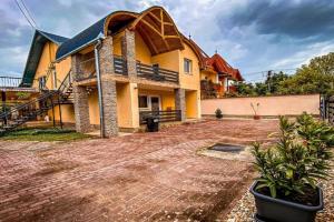 Aranypatak Apartmanház Hévíz, Heviz