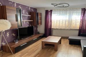 5 Zimmer Haus mit Whirlpool, Grillhütte und privatem Garten, Perfekt für Gruppen oder Familien Villa, Neumunster