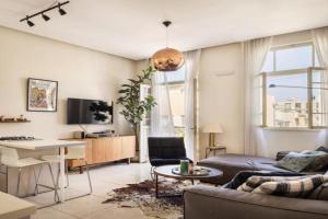 Bauhaus Artistic Haven with Mamad Apartments, Tel Aviv