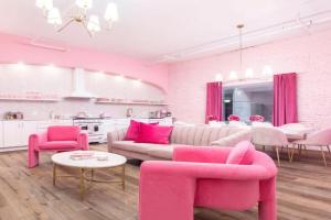 The Kentucky Rose by Hollyhock suites, Louisville