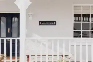 'Allambee=' Heritage cottage in trendy South, Hobart