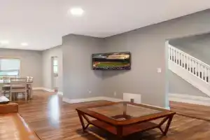 Walk to. Renovated 3 bed house!, Niagara Falls