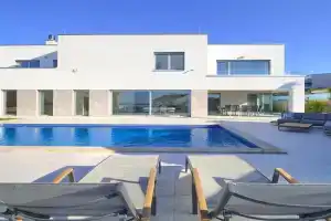 Villa Sia, KRK
