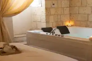 Damà Luxury Room con Jacuzzi, Bisceglie