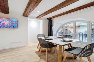 T3 Halles Sainte-Claires Centre Apartments, Grenoble