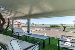 Ocean Drive Splendor Awaits Guest house, Corpus Christi