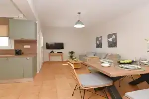 Cyclamen Apartments, Posidhonia