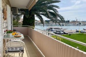 Dinka Old Town Apartment with sea view, Trogir