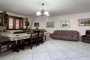 Flora House, Brindisi