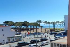 Superbe appartement avec vue mer, piscine et parking privé gratuit Apartments, La Pineda
