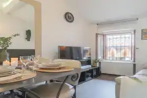 Pretty Studio in Old Town by Rent All Como, Carate Urio