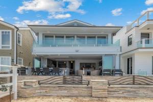 Waterfront Beach House on Newport Bay with Hot Tub, Newport Beach