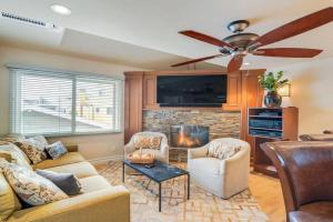 Waterfront Bliss near Balboa Ferry and Beach Guest house, Newport Beach